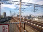 Shinkansen N700A als HIKARI aus Hakata nach Tokio fährt in Nishi-Akashi ein.